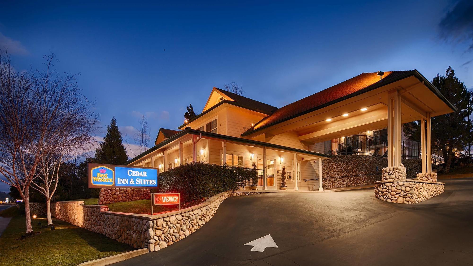 Best Western Cedar Inn & Suites Енджелс Кемп Екстер'єр фото